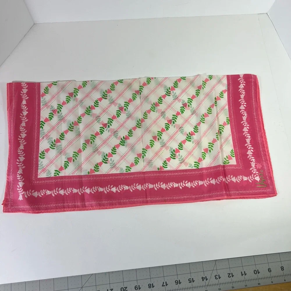 Vera Neumann Vintage Square 20
